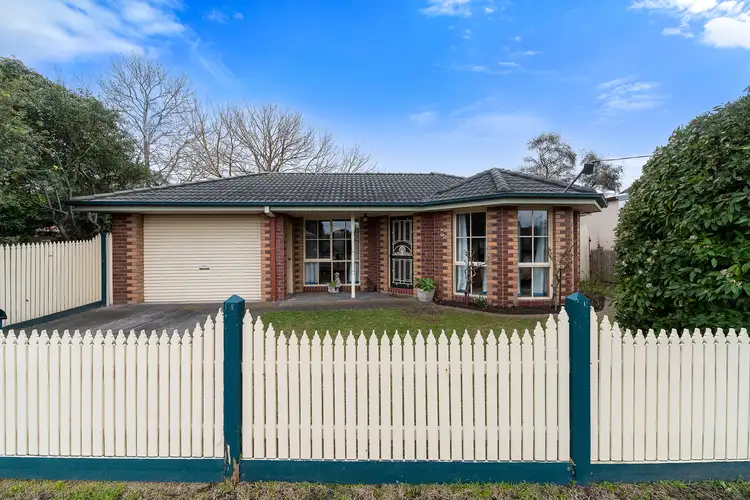 8A Baxter Crescent