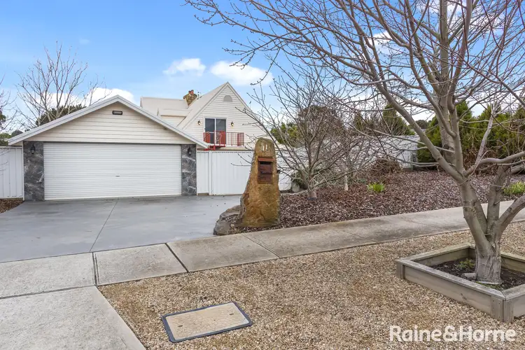 11 Manassa Drive, Gisborne VIC 3437