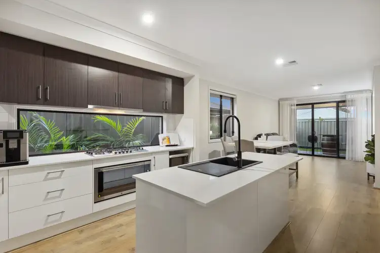 15 Nosmits Street, Seaford Heights SA 5169