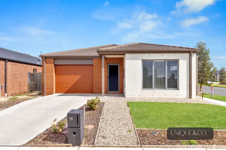 19 Mansfield Drive, Werribee VIC 3030