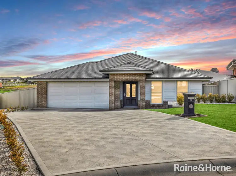 10 Lyon Close, Kelso NSW 2795