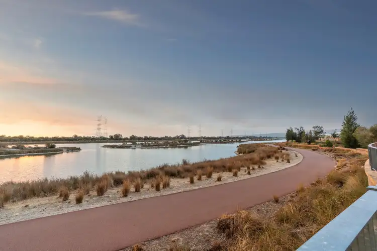 Second view of Homely house listing, 5 Beetzee Way, Champion Lakes WA 6111