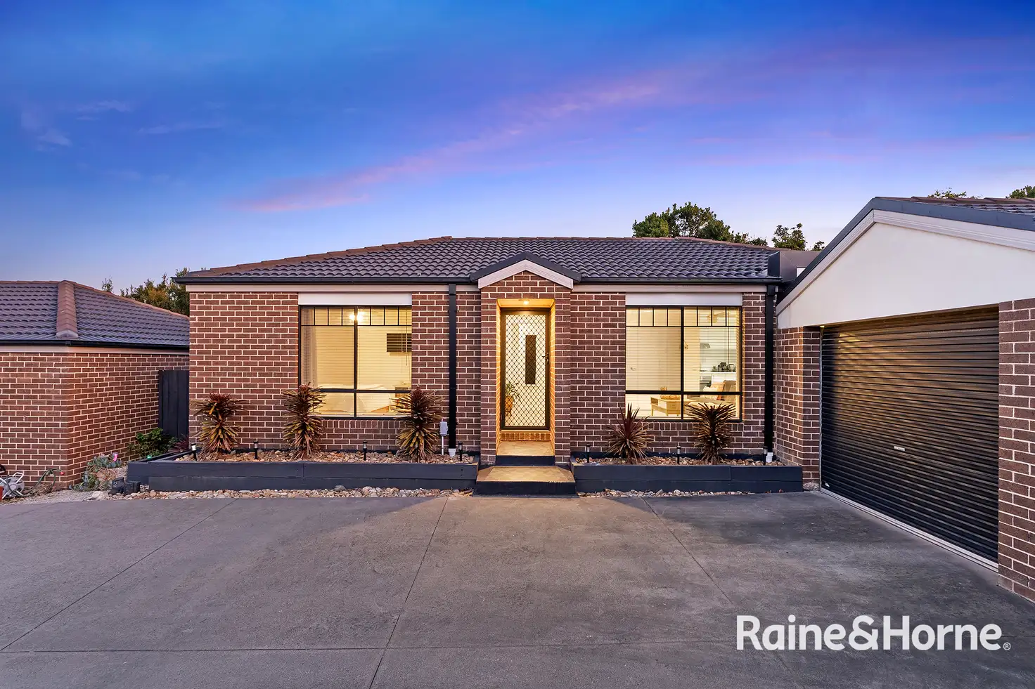 Main view of Homely unit listing, 2/30 Tuscany Rise, Pakenham VIC 3810