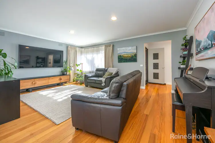 31 Higgins Avenue, Sunbury VIC 3429