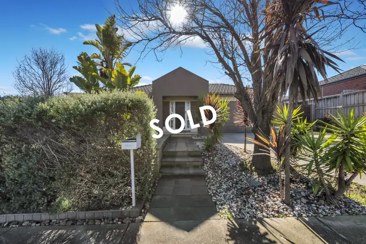 18 Fallingwater Drive, Pakenham VIC 3810