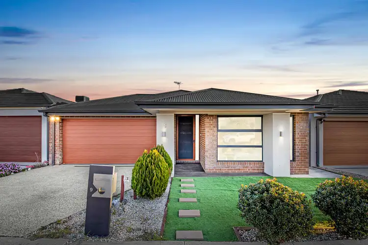 9 Honeyblossom Street, Manor Lakes VIC 3024