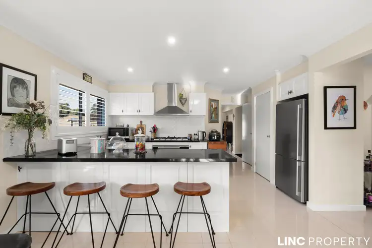 Fifth view of Homely house listing, 3 Maxim Court, Drouin VIC 3818