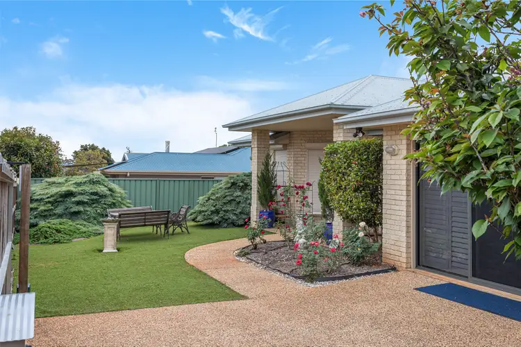 4 Holt Street, Middle Ridge QLD 4350
