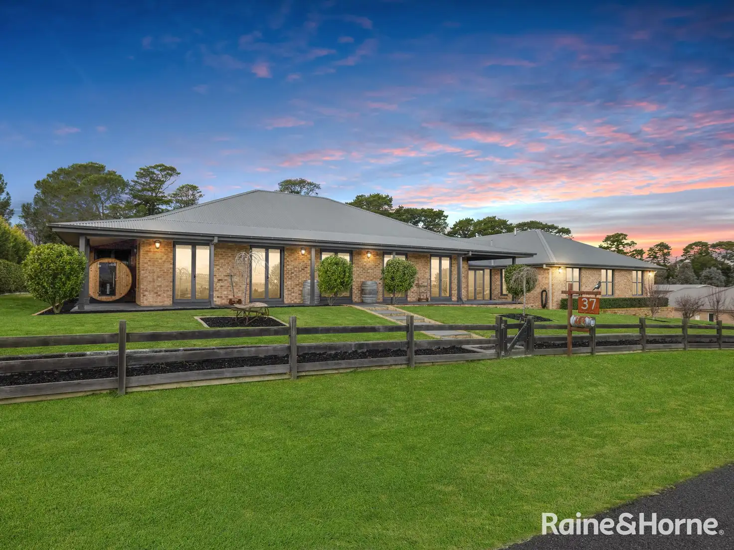 Main view of Homely house listing, 37 Ridgeview Close, White Rock NSW 2795