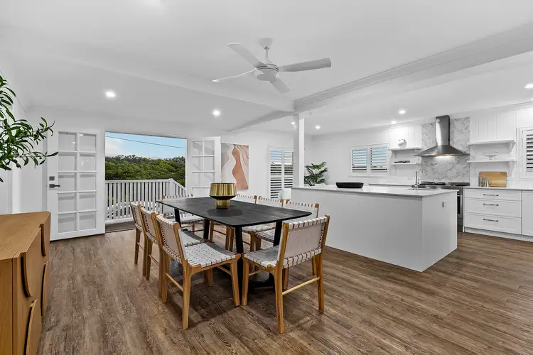 875 Esplanade, Lota QLD 4179