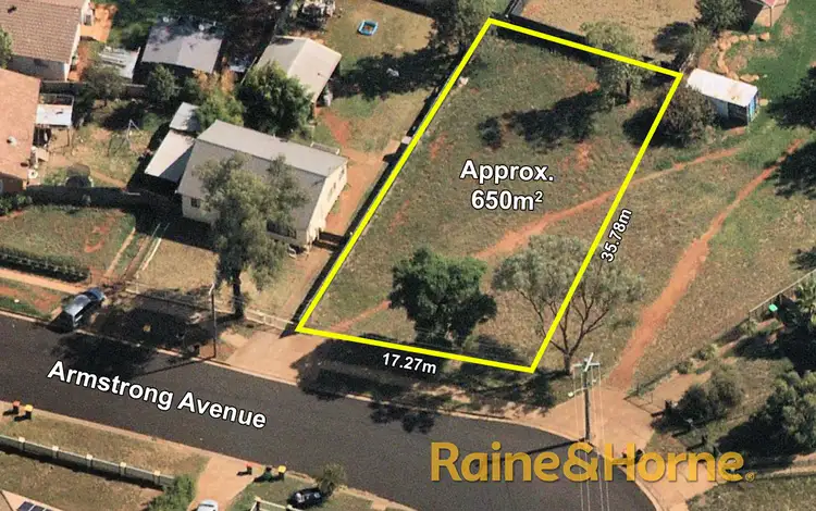 8 Armstrong Crescent