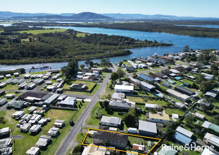 14 West Street, Greenwell Point NSW 2540