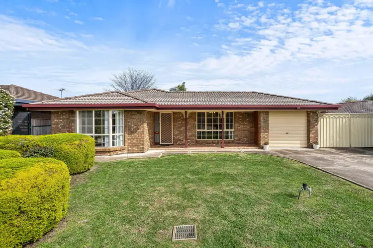 18 Tobin Crescent, Woodcroft SA 5162