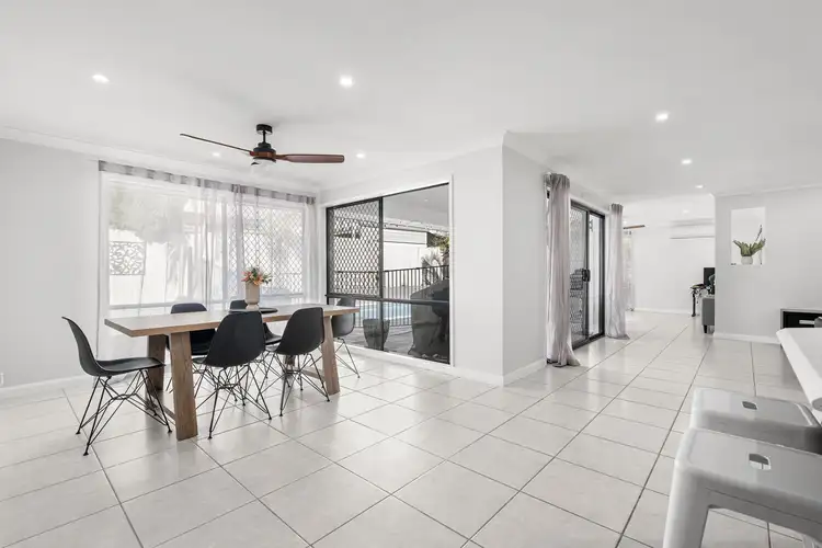 Fifth view of Homely house listing, 2 Coralbay Close, Thornlands QLD 4164