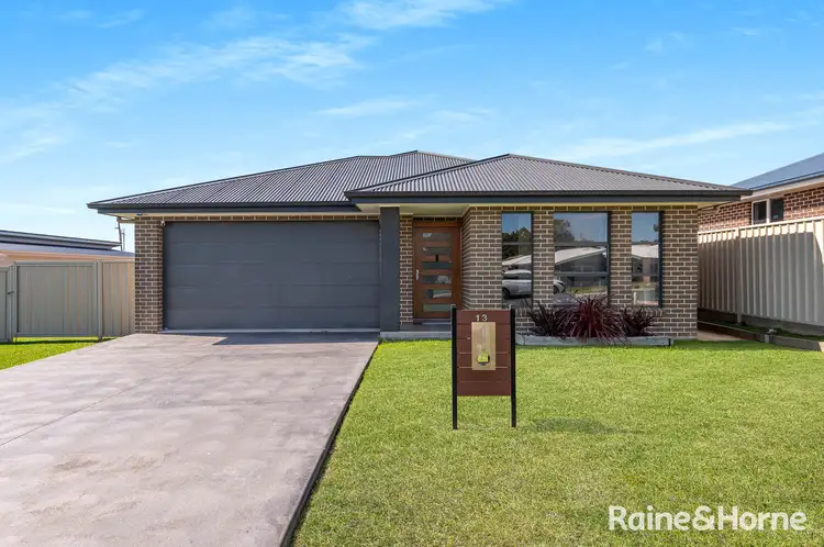 13 Jindalee Crescent
