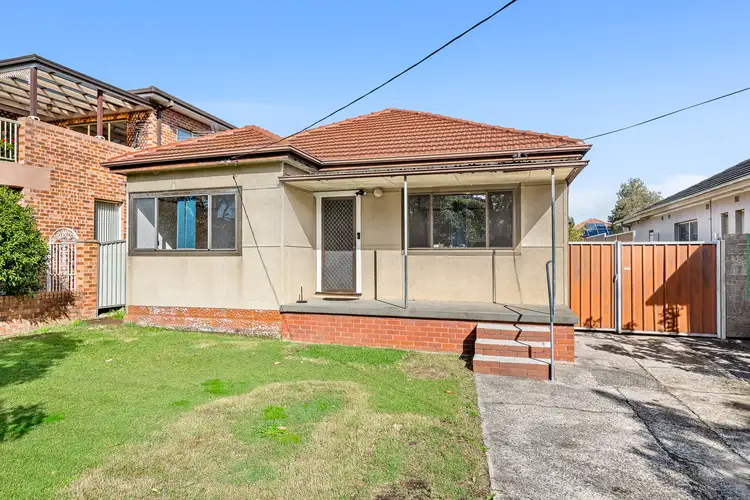 11 Rosebank Avenue, Kingsgrove NSW 2208