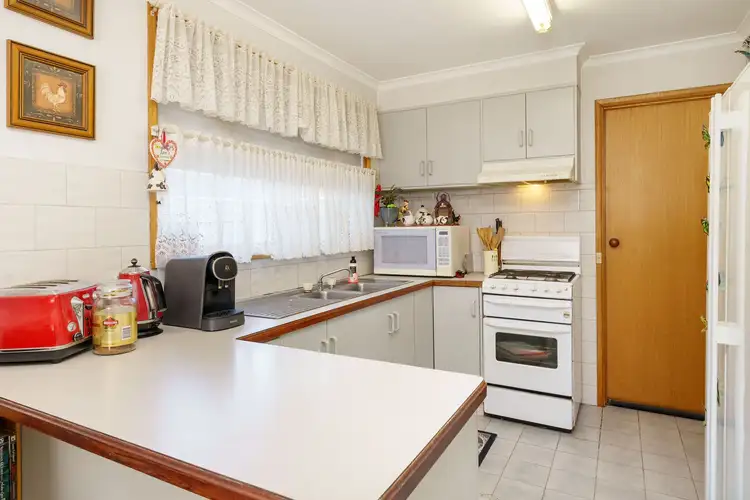 Fourth view of Homely house listing, 31 Edinburgh Circuit, West Wodonga VIC 3690