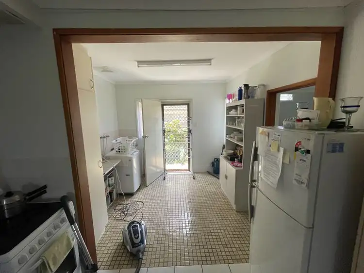 Fifth view of Homely unit listing, 2/427 Esplanade, Torquay QLD 4655