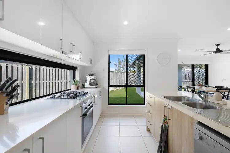 9 Sunwood Crescent, Maudsland QLD 4210
