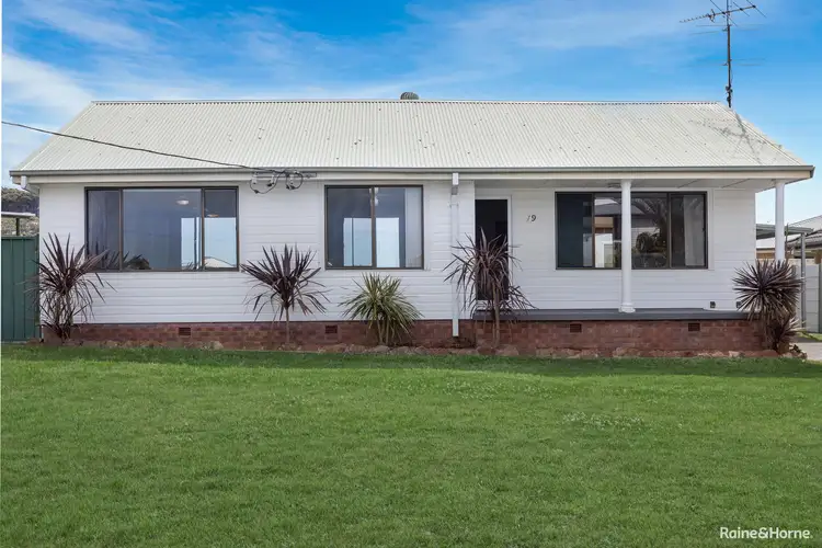 19 Bell Street, Belmont North NSW 2280