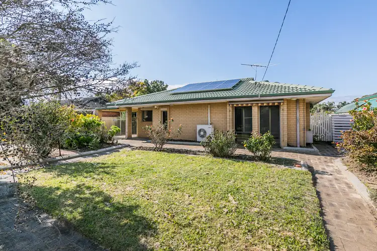 6 Greenwood Court, Kelmscott WA 6111