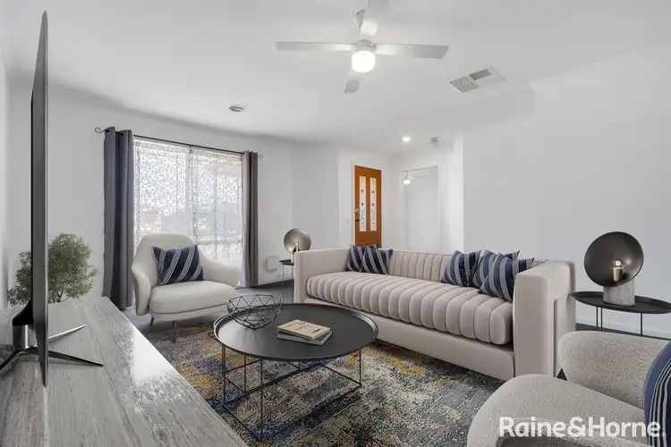 Second view of Homely house listing, 5 Parade Court, Sunbury VIC 3429