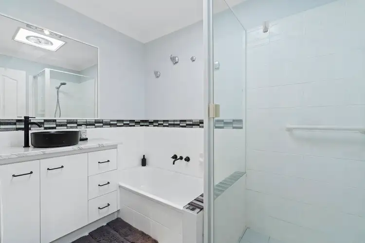 Sixth view of Homely villa listing, 2/75 Queen Street, Cleveland QLD 4163