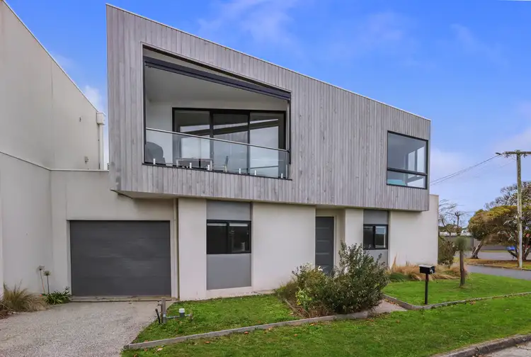 8 Rudd Avenue, Torquay VIC 3228