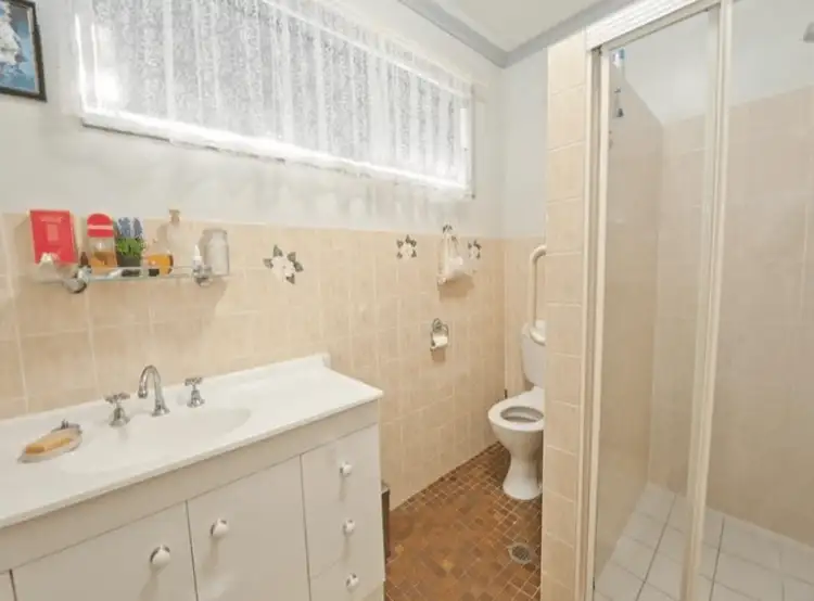 Fifth view of Homely unit listing, 1/943 Duffy Crescent, North Albury NSW 2640