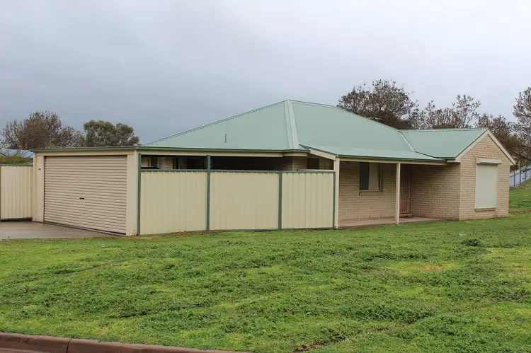 63 Kurrajong Crescent, West Albury NSW 2640