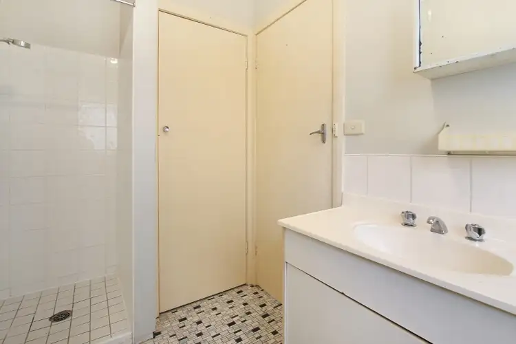Fourth view of Homely unit listing, 2/512 Thurgoona Street, Albury NSW 2640