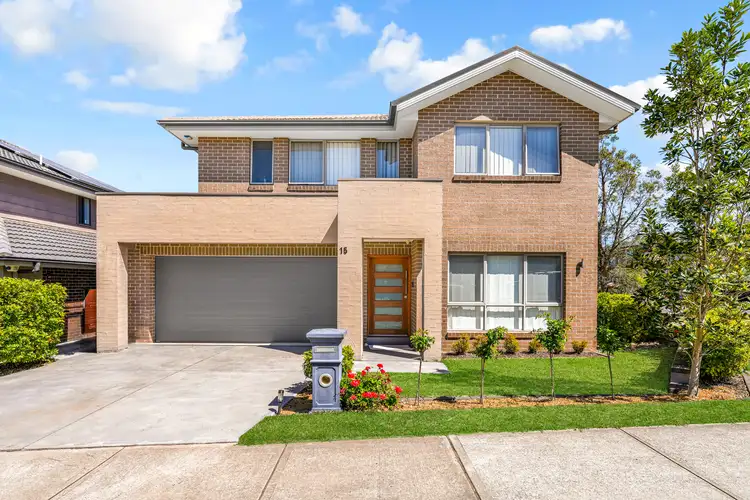 15 Halloway Boulevard