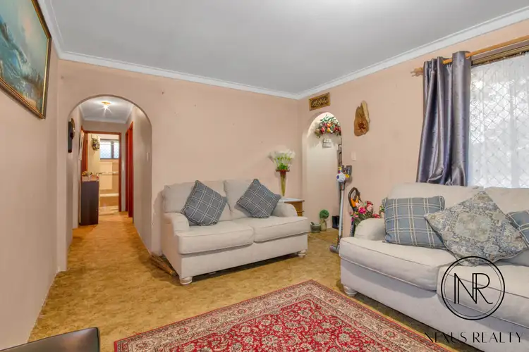 Seventh view of Homely house listing, 2 Heron Court, Camillo WA 6111