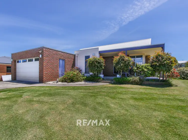 11 Georges Terrace, Swan Reach VIC 3903