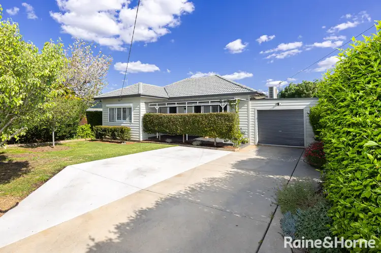 16 Stanley Street, Kooringal NSW 2650