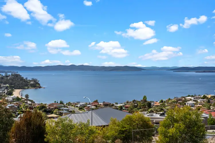 15 Bluebush Crescent, Blackmans Bay TAS 7052