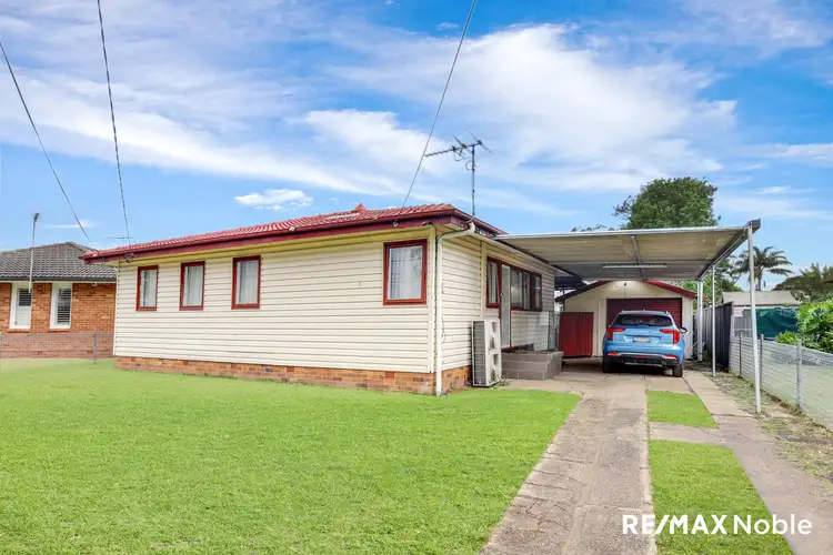 6 Halmahera Crescent, Lethbridge Park NSW 2770