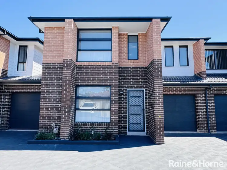 2/87 Oxford Road, Ingleburn NSW 2565