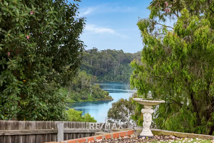 100 Capes Road, Lakes Entrance VIC 3909