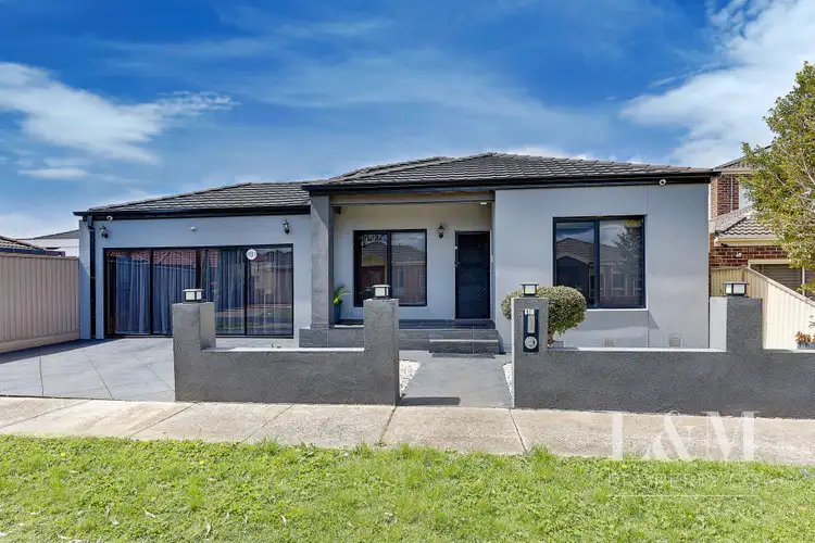 16 Wattlebird Street, Roxburgh Park VIC 3064