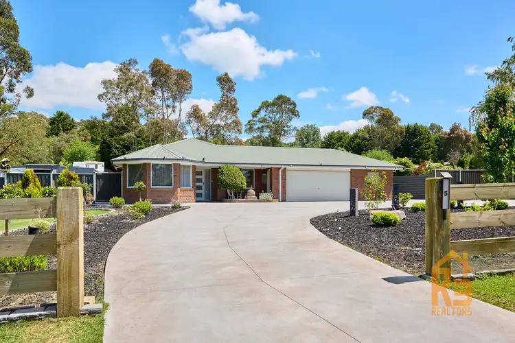 5 Nottingham Court, Drouin VIC 3818