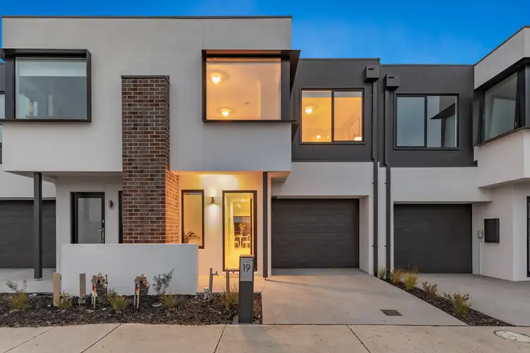 19 Flaxlilly Crescent, Officer VIC 3809