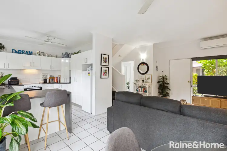 5-9 Escape Street  (REEF TERRACES ON ESCAPE)