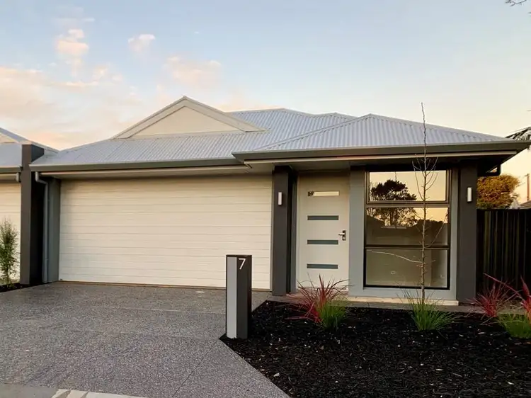 7 Panton Crescent