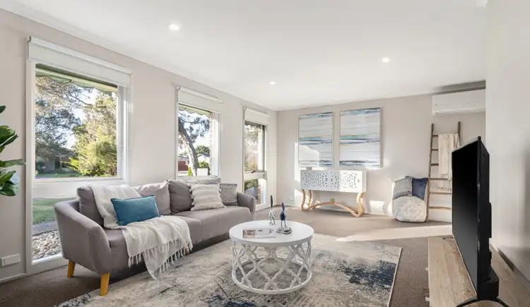 Second view of Homely house listing, 4 Turnberry Drive, Sunbury VIC 3429