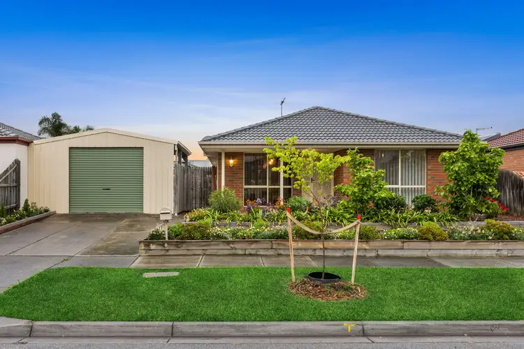 17 Stephellen Way, Cranbourne West VIC 3977