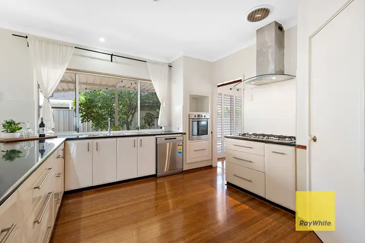 24 Hollyoak Place, Thornlie WA 6108