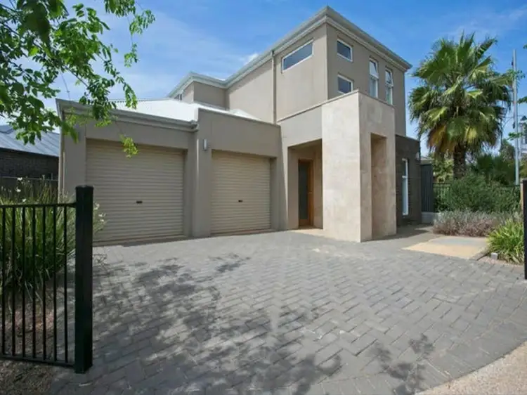 2A Roxburgh Crescent