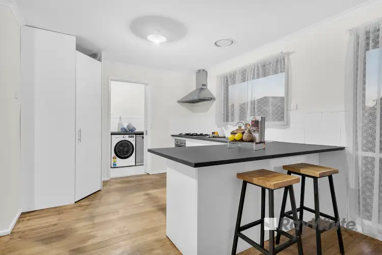Second view of Homely house listing, 7 Greenmount Close, Narre Warren VIC 3805