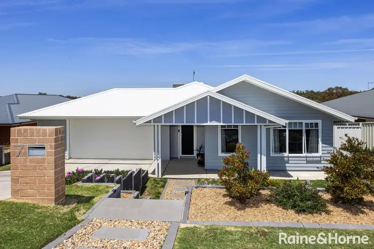 7 Sunvale Crescent, Estella NSW 2650